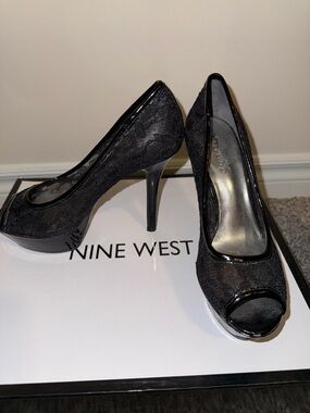 Guess Black Lace Peep Toe Platform Pumps